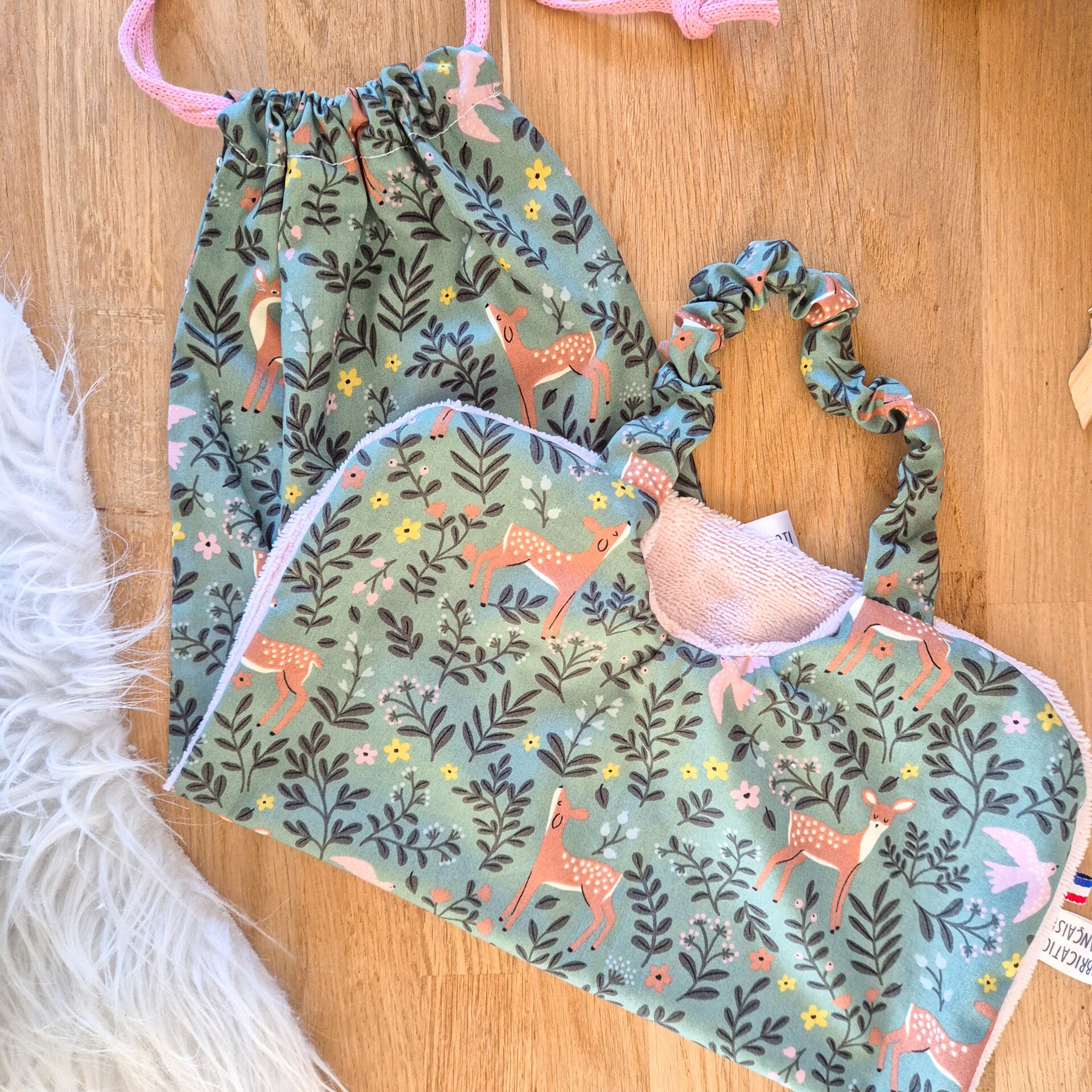 Grand bavoir enfant   et son pochon de rangement