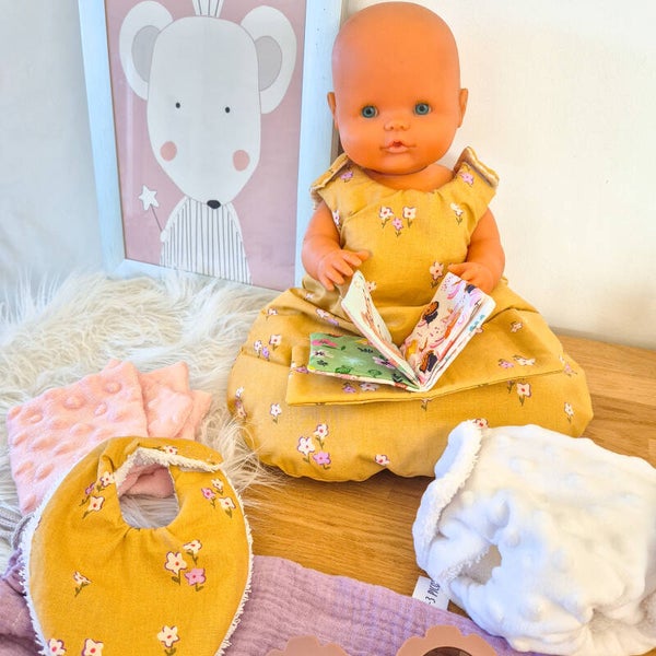 Habits pour poupon de 30 cm.