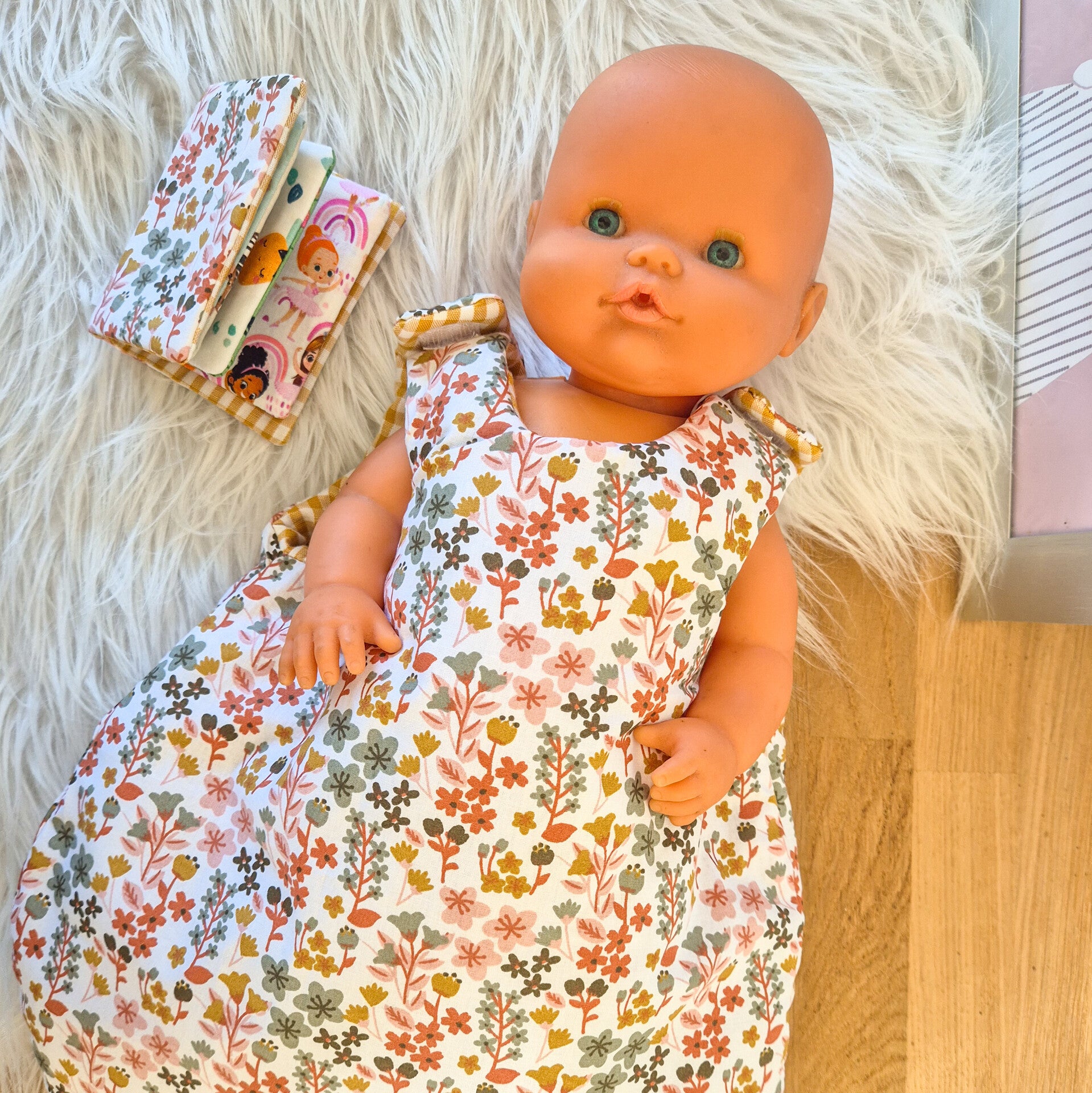 Habits pour poupon de 30 cm.