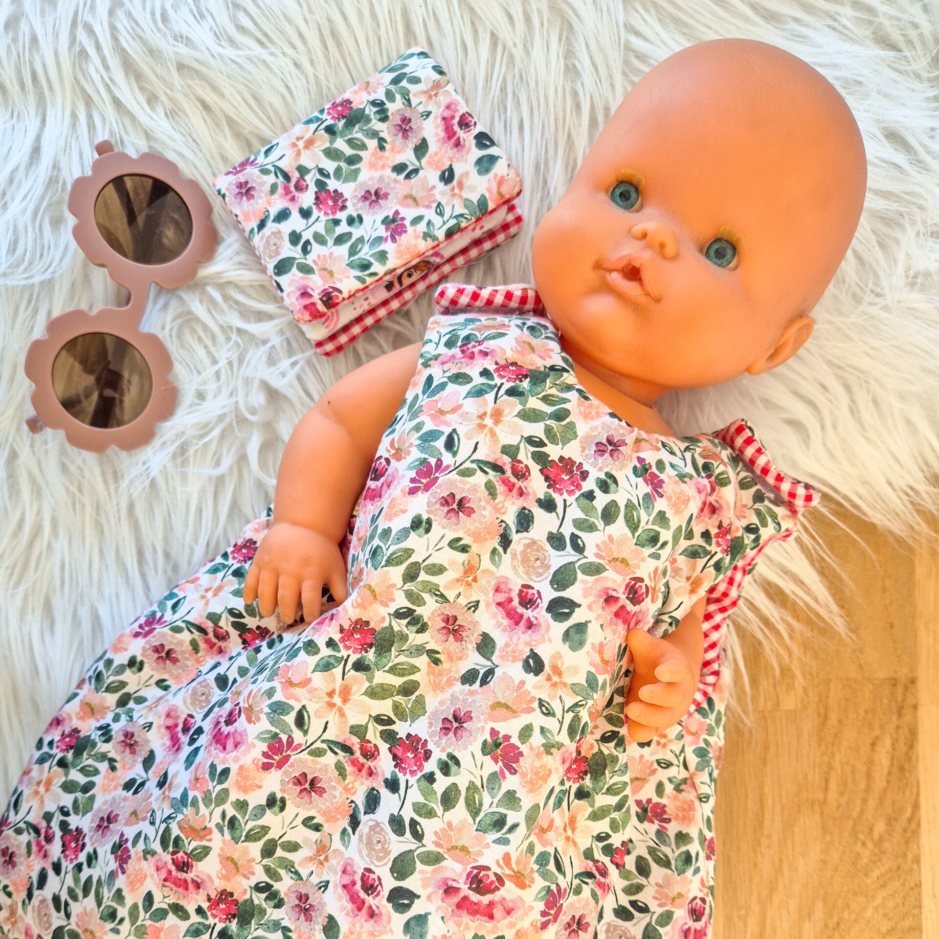 Habits pour poupon de 30 cm.