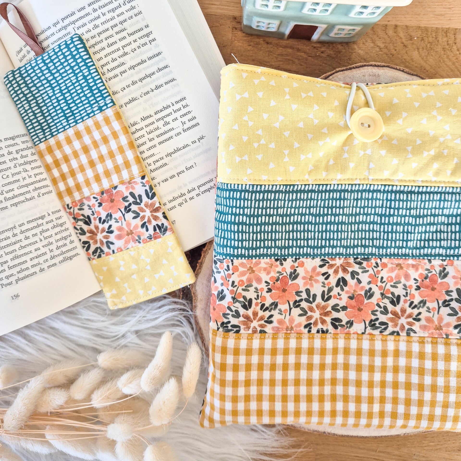 Pochette à livre et son marque page