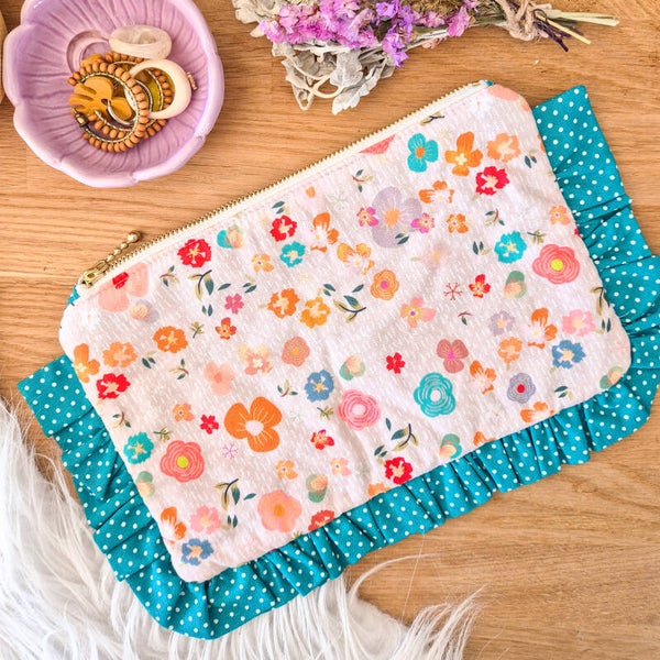 Pochette à volant