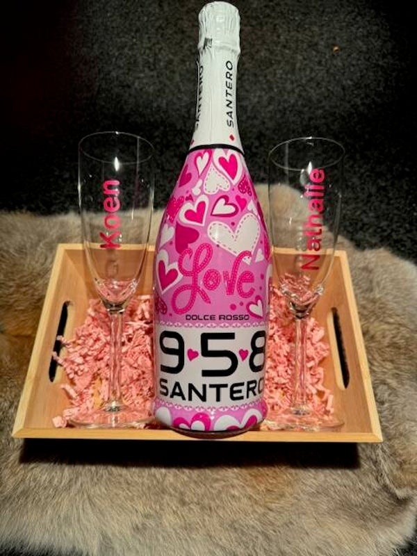 Fles bubbels Love met 2 gepersonaliseerde glazen