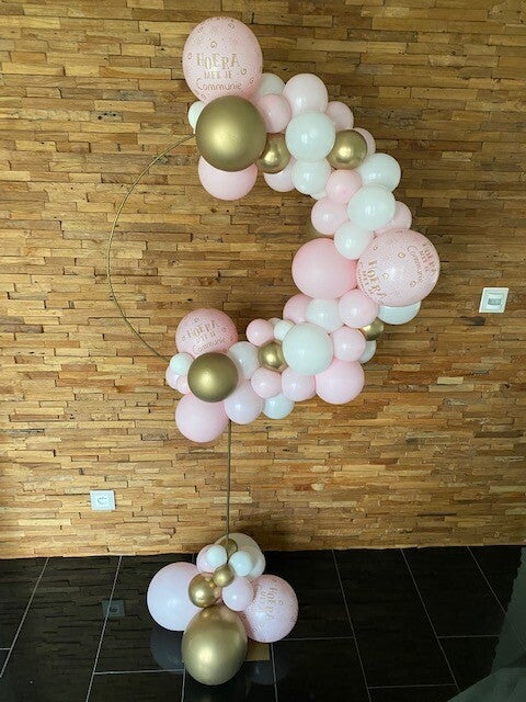 Metalen ring op voet