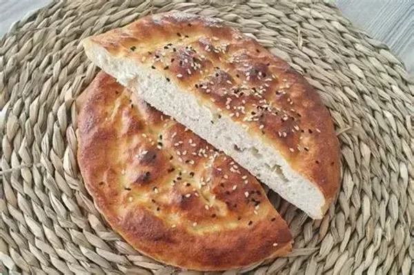 Pain doré traditionnel turc (Ramadan Pidesi)
