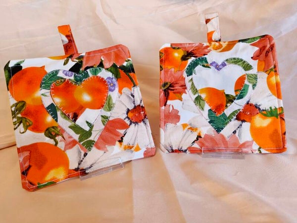 ​🍊 Coppia di Presine fatte a mano Quadrate con Applicazione a Cuore – Motivo Agrumi e Fiori