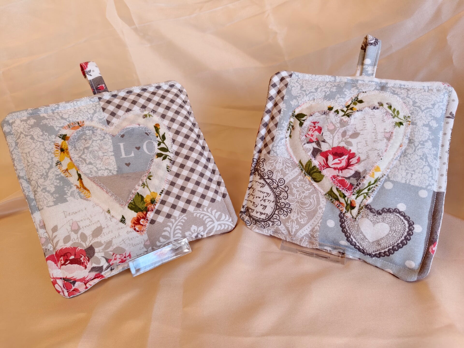 Coppia di Presine Imbottite in Stile Shabby Chic – Set da Cucina Coordinato