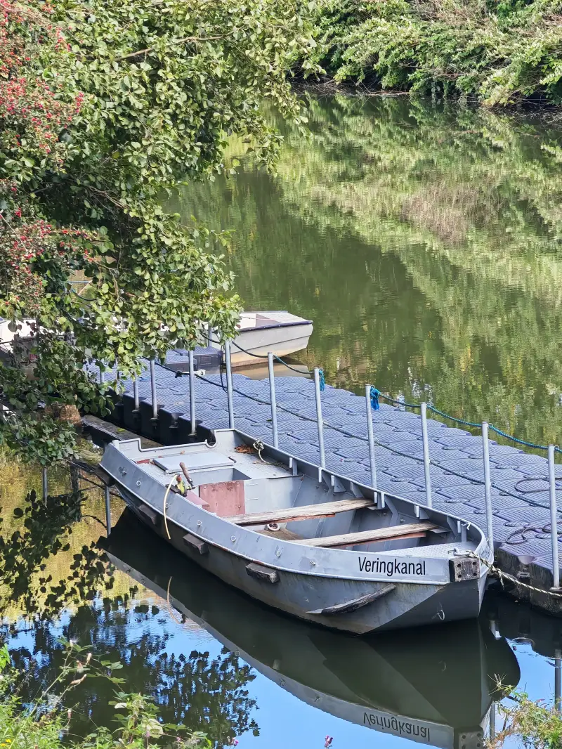 Verinkanal mit Steg und Boot