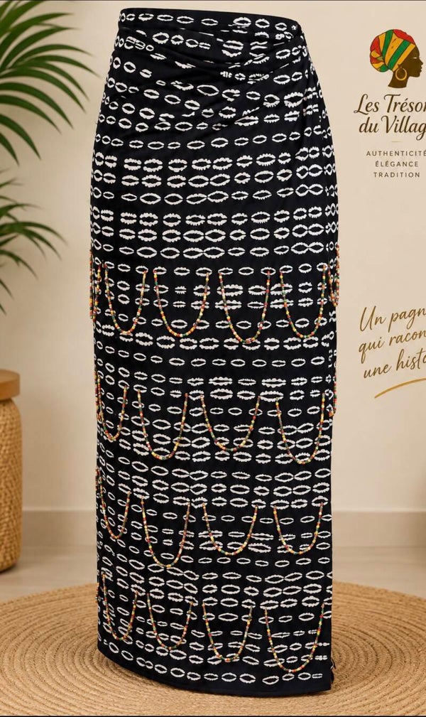 Pagne traditionnel noir orné de perles