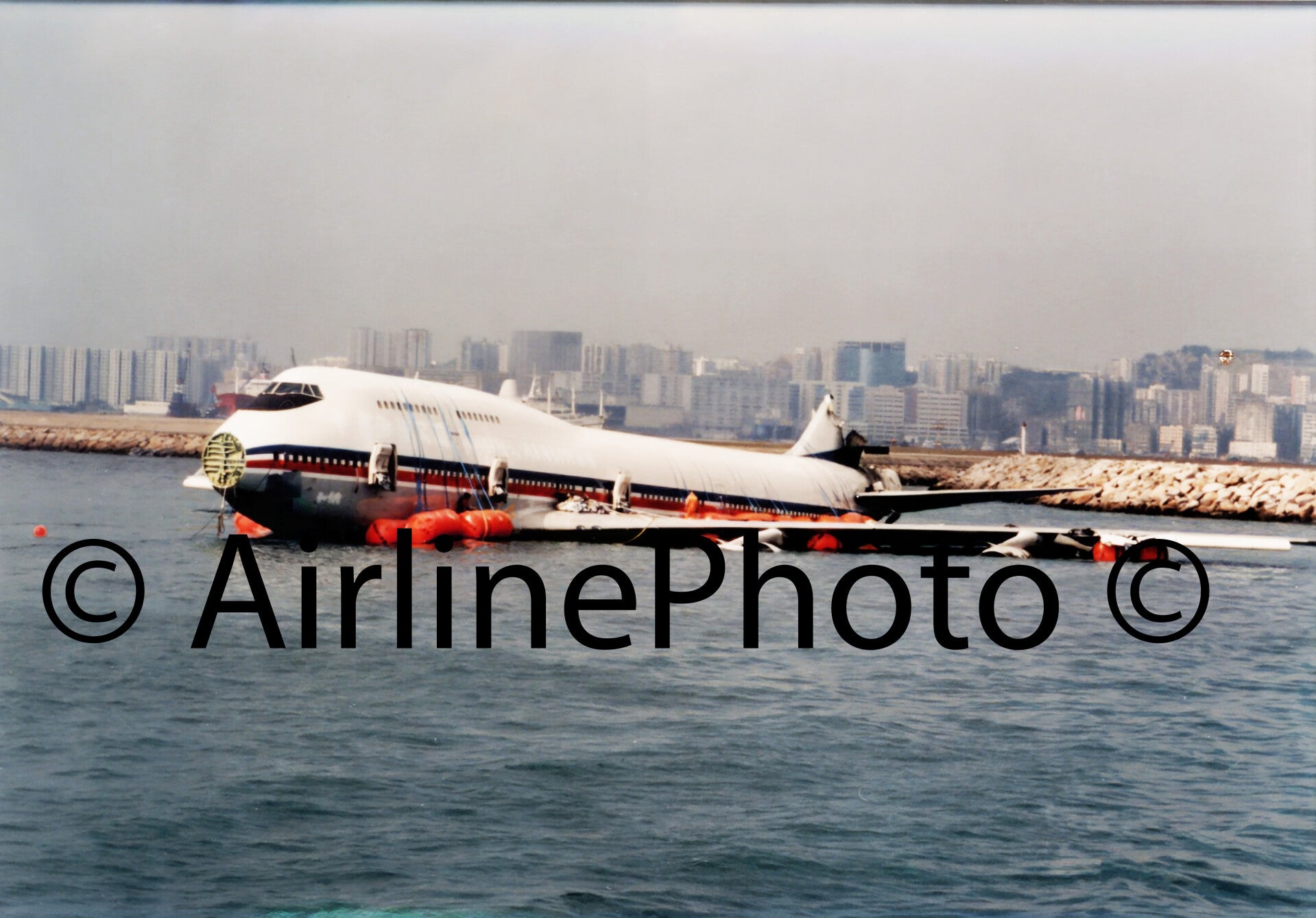 B-165 China Airlines Boeing 747-409 Hong Kong-Kai Tak International Airport 14-11-1993