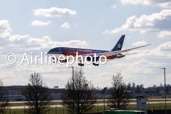 JY-BAH Royal Jordanian Boeing 787-8 Dreamliner landing 09L at London Heathrow UK 15-03-2025