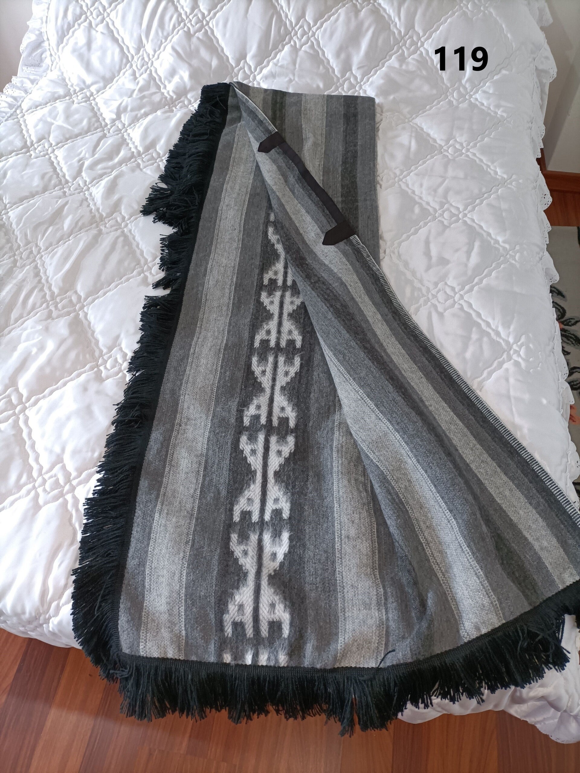 Poncho frizado con guarda