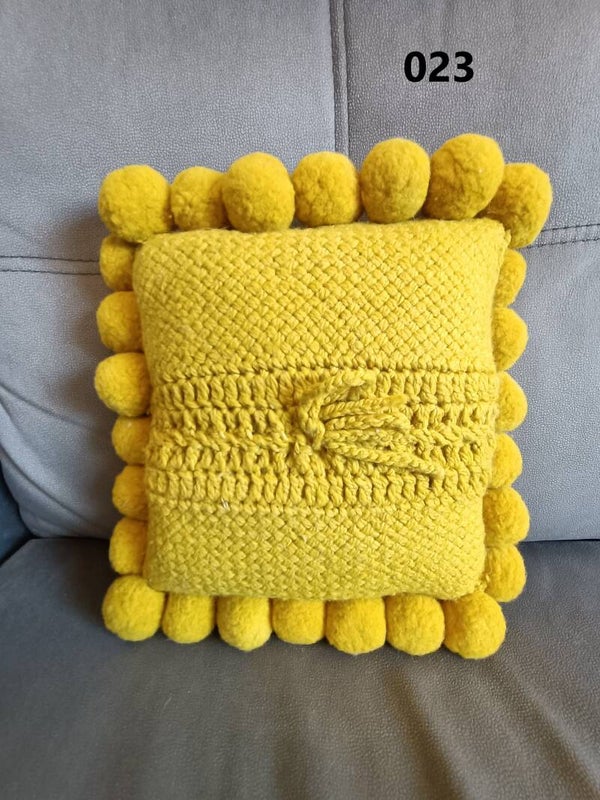 Cojín 30x30 cm con pompón