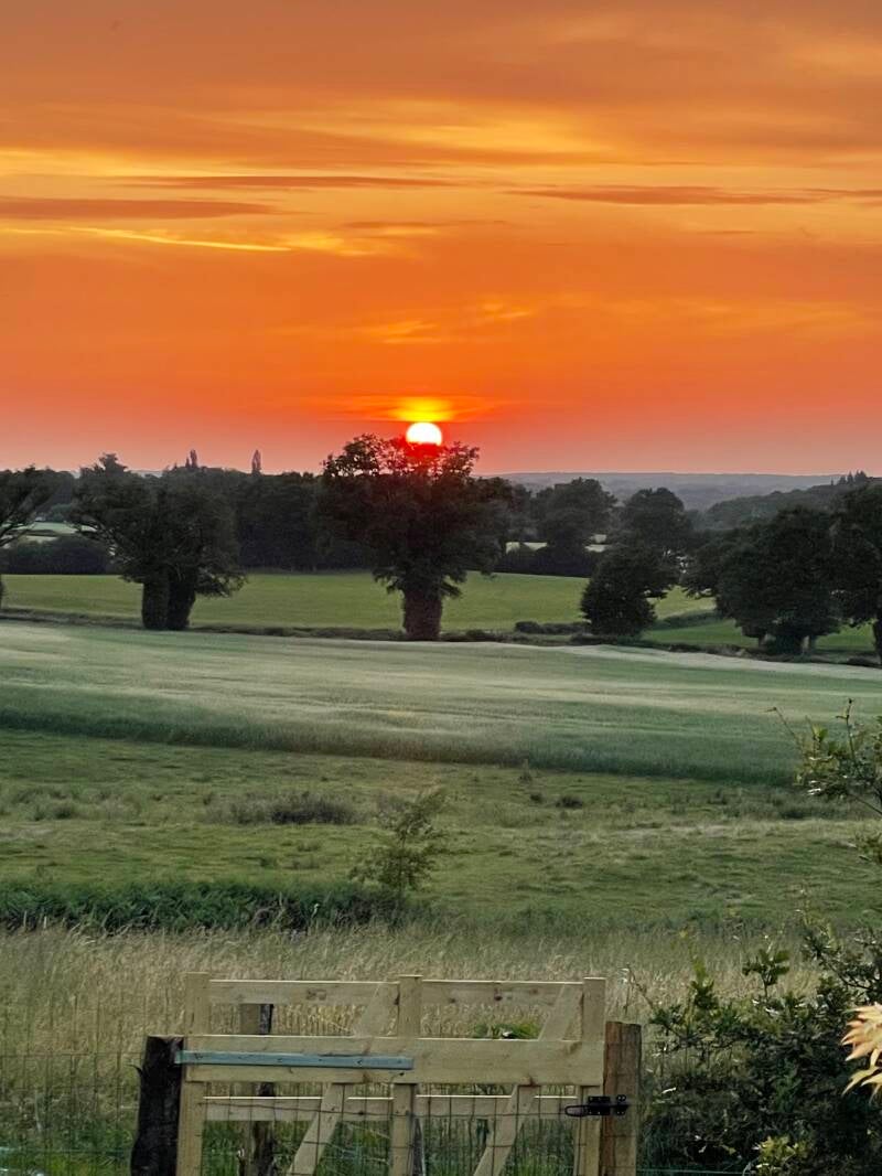 prachtige zondsondergang weg van de drukte