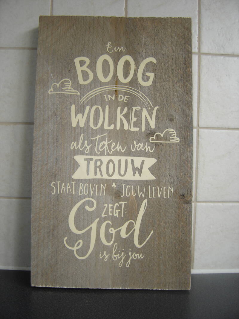 Een boog in de wolken