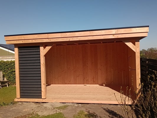 Ruime Douglas overkapping 5x3 compleet geplaatst