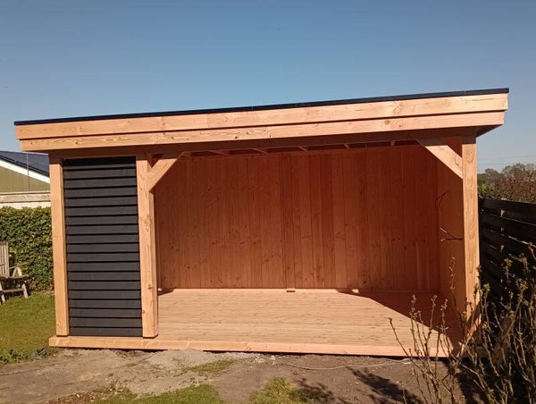 Douglas overkapping 4x3m  Geschaafd Douglas hout Achterwand en zijwand dubbelzijdig bekleed Compleet pakket naar keuze  ✓ Vaste maten ✓ Kies zelf je pakket ✓ iDEAL betaling mogelijk ✓ Levering of montage mogelijkDouglas overkapping 4x3m
