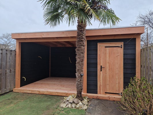 Douglas tuinhuis met achterwand en zijwand van fijnbezaagd Douglas hout