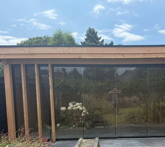 Glazen wand open