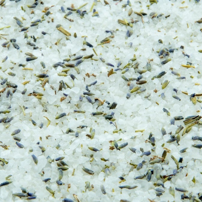 Grof wit badzout met lavendel en rozemarijn