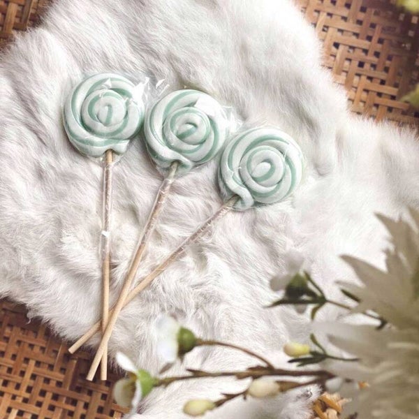 Swirl lolly's wit met fijn groen lijnt 10st.
