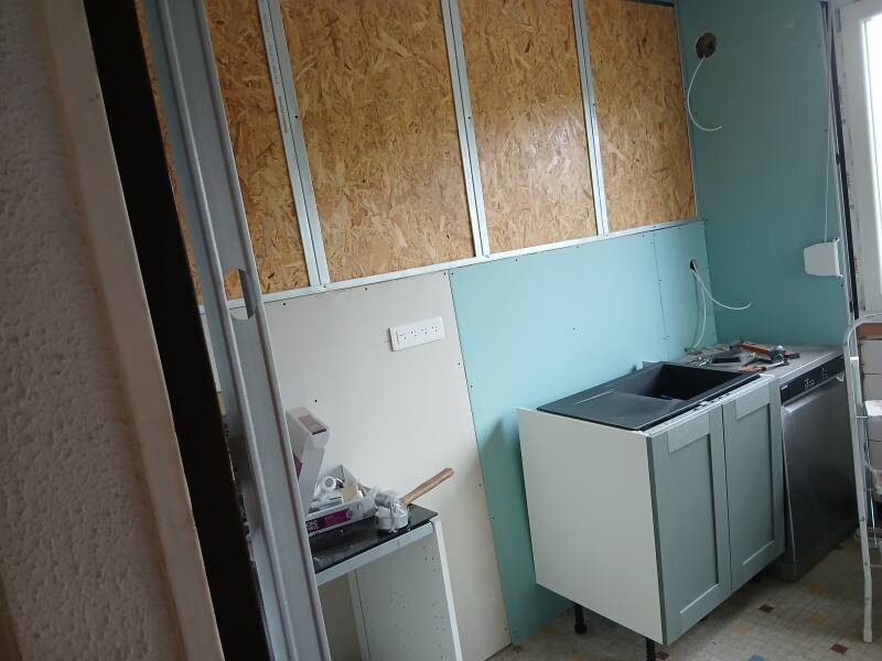Isolation, pose Osb pour meuble haut et debut montage cuisine