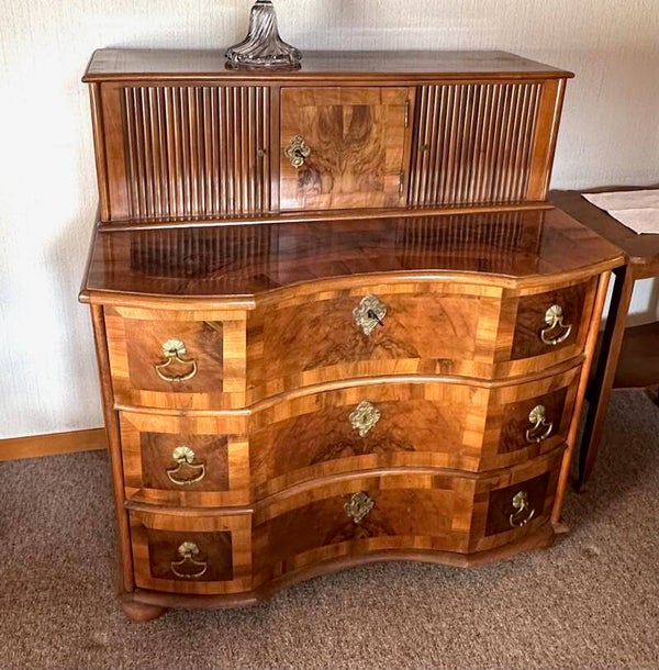 antiker Sekretär furniert aus Nussbaum barock