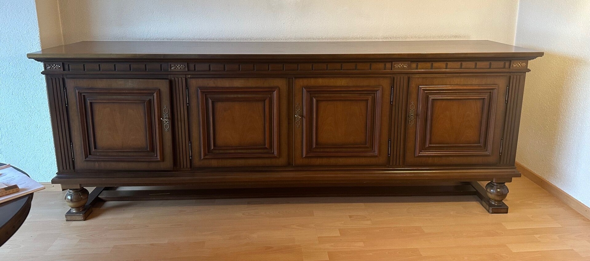 antike schöne Kommode aus Nussbaum