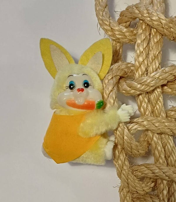 Vintage Konijn Geel Knijpbeestje/poppetje jaren 80