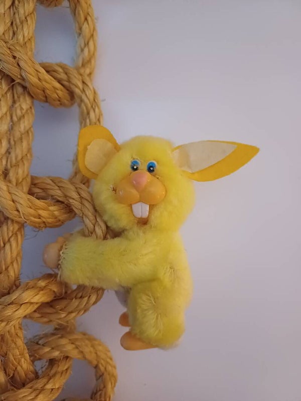 Vintage Konijn Geel 2 Knijpbeestje/poppetje jaren 80