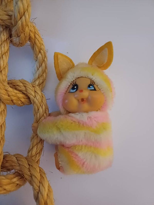 Vintage Monchhichi Konijn Knijpbeestje/poppetje jaren 80