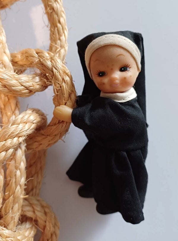 Vintage Nonnetje Knijpbeestje/poppetje jaren 80