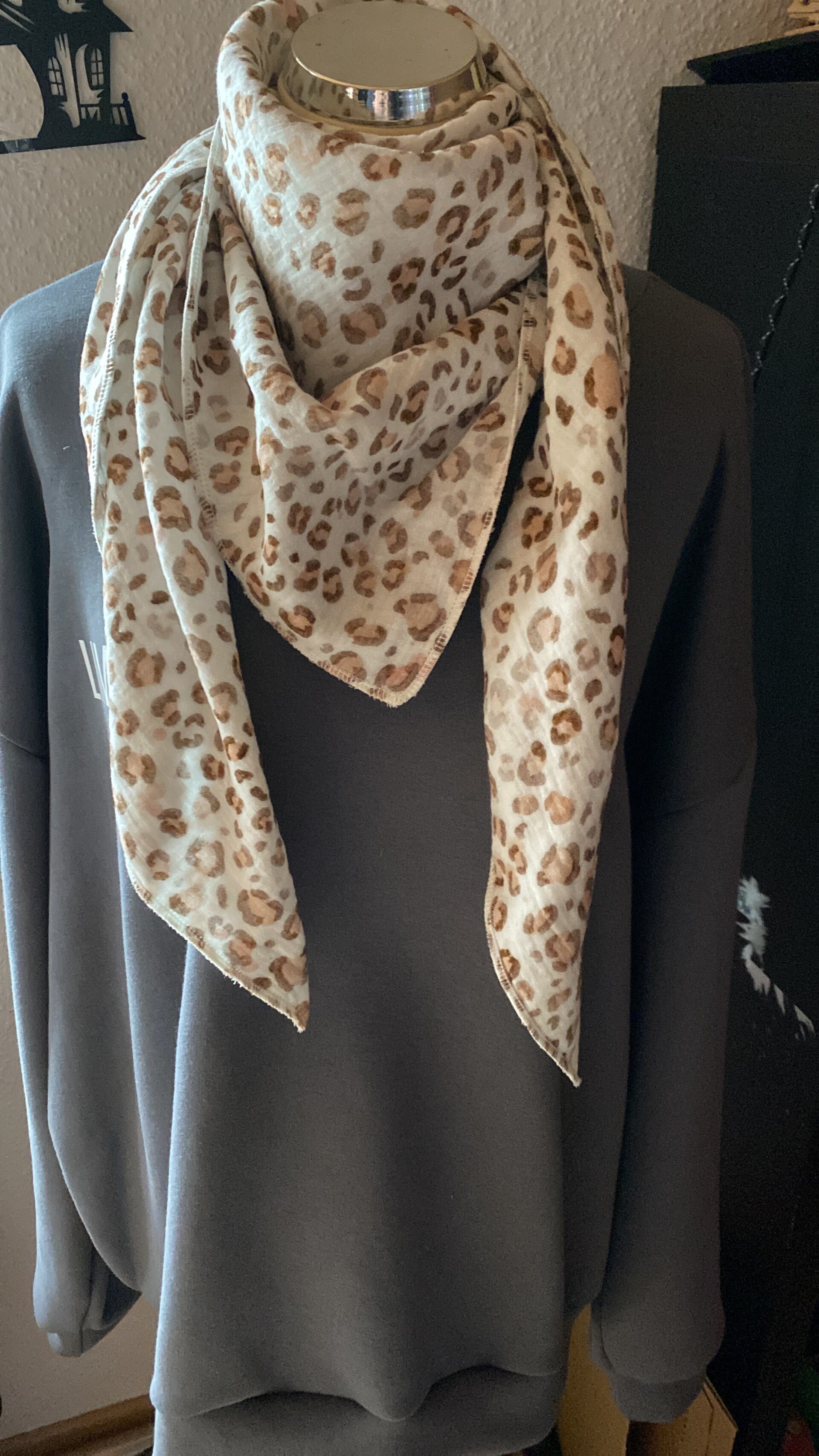 Musselin Tuch Mittel Leo hell