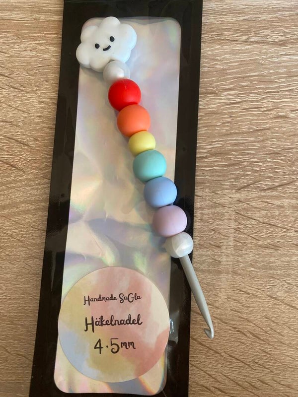 Häkelnadel Wolke 4,5mm mit Regenbogen und perlenschimmer