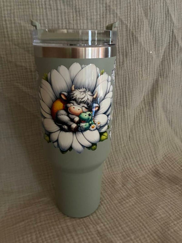 Thermobecher mit Motiv Kuh mit weißer Blume