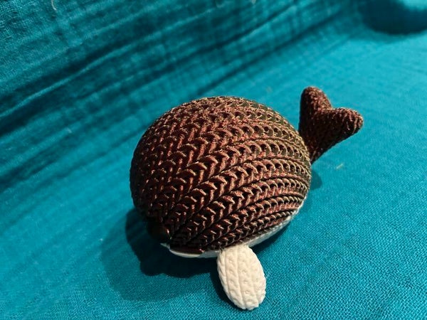 3D Wal in Häkeloptik Rotbraun