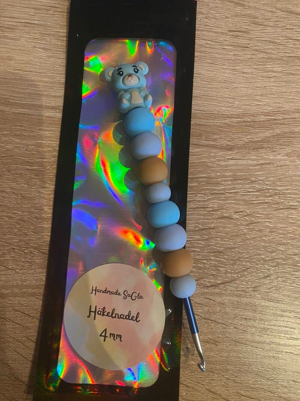 Häkelnadel blauer Bär 4mm blau ocker