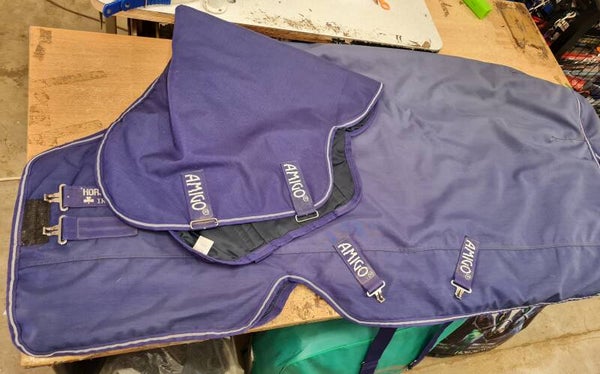 5'6 Horseware Amigo ACY 200g detachable neck turnout rug -Preloved