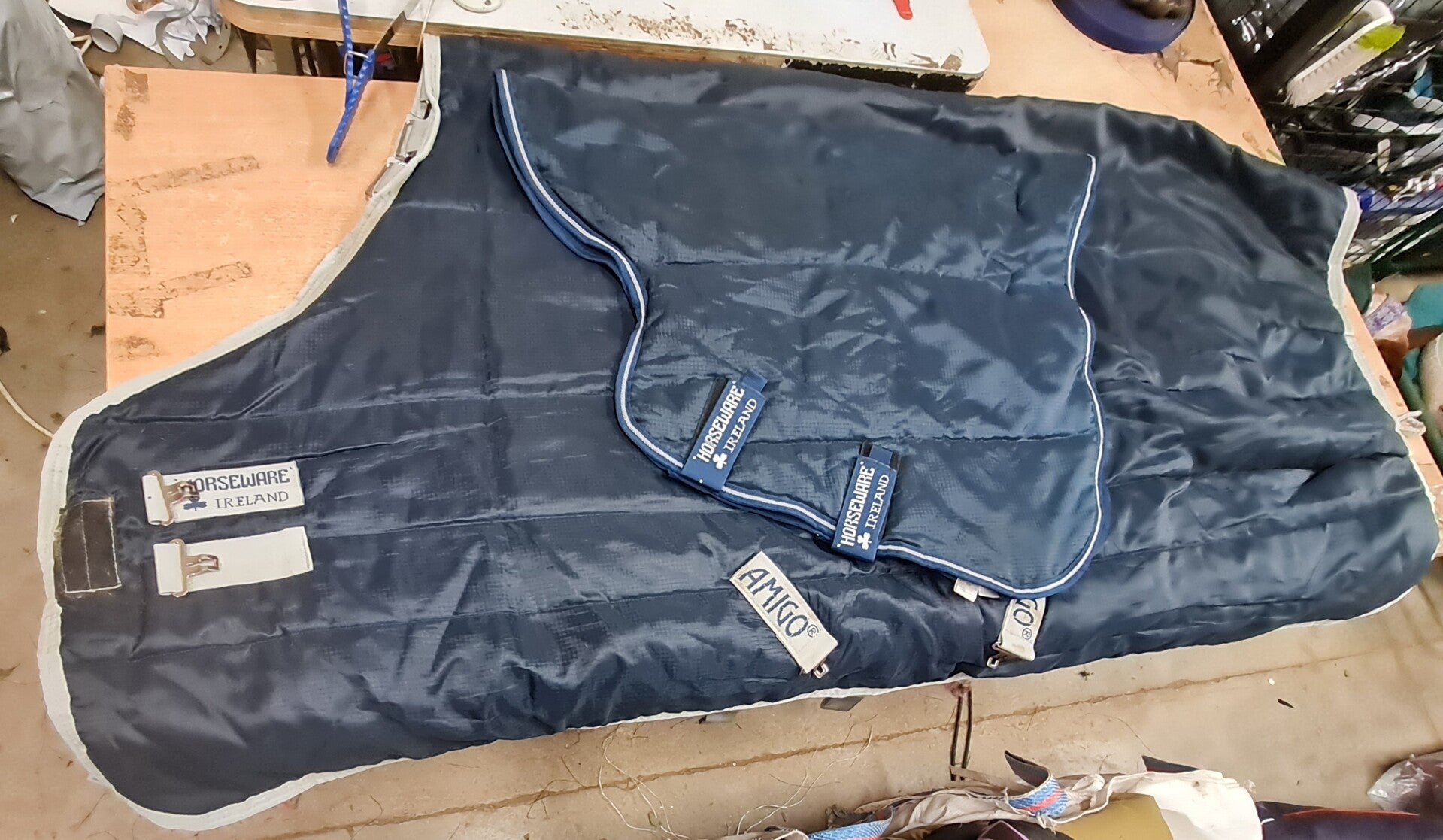 5'9 Amigo Stable Rug with Detachable Neck Cover - Preloved