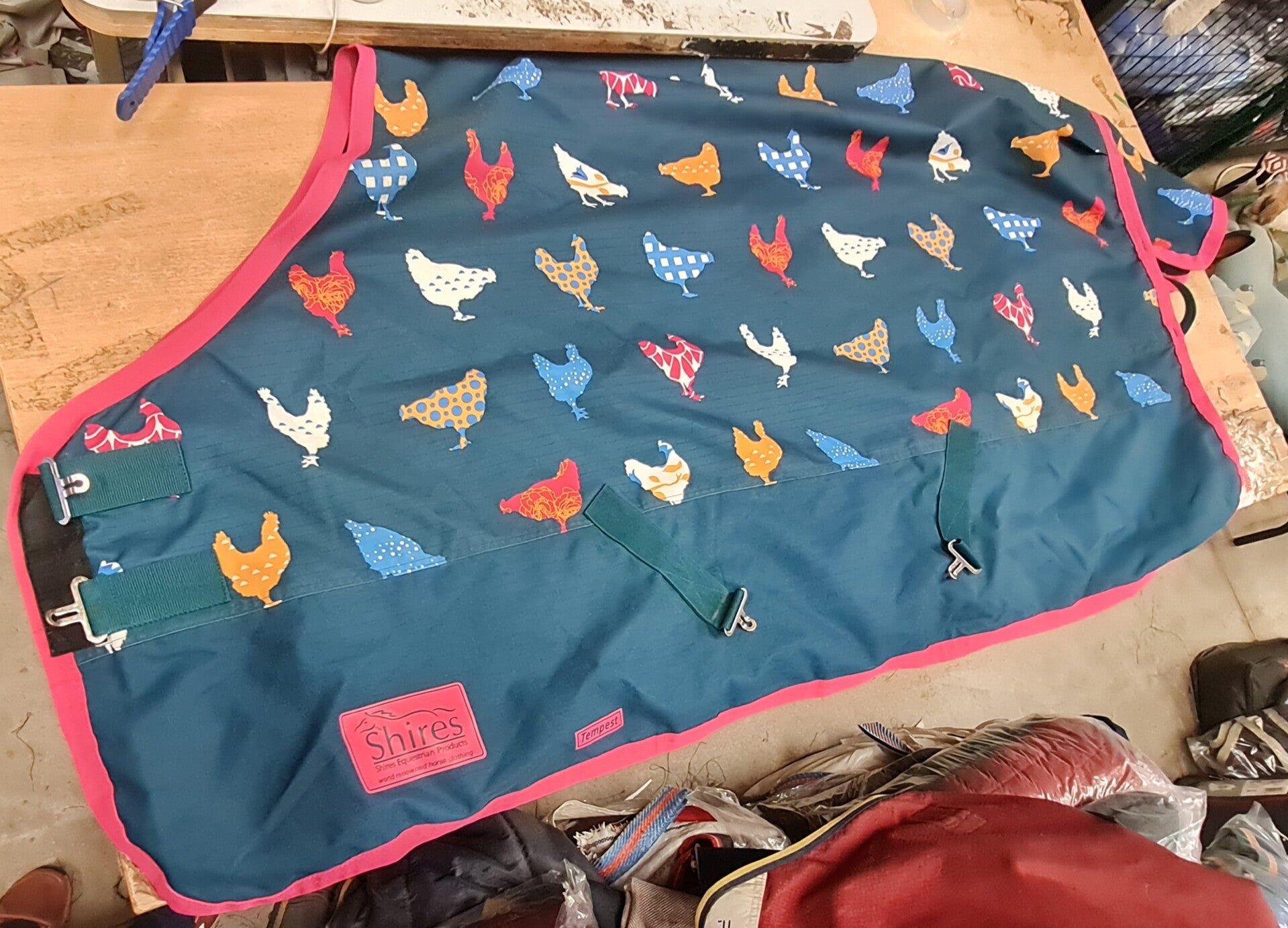 5'3 Shires Tempest Chicken 0g Turnout Rug - Preloved