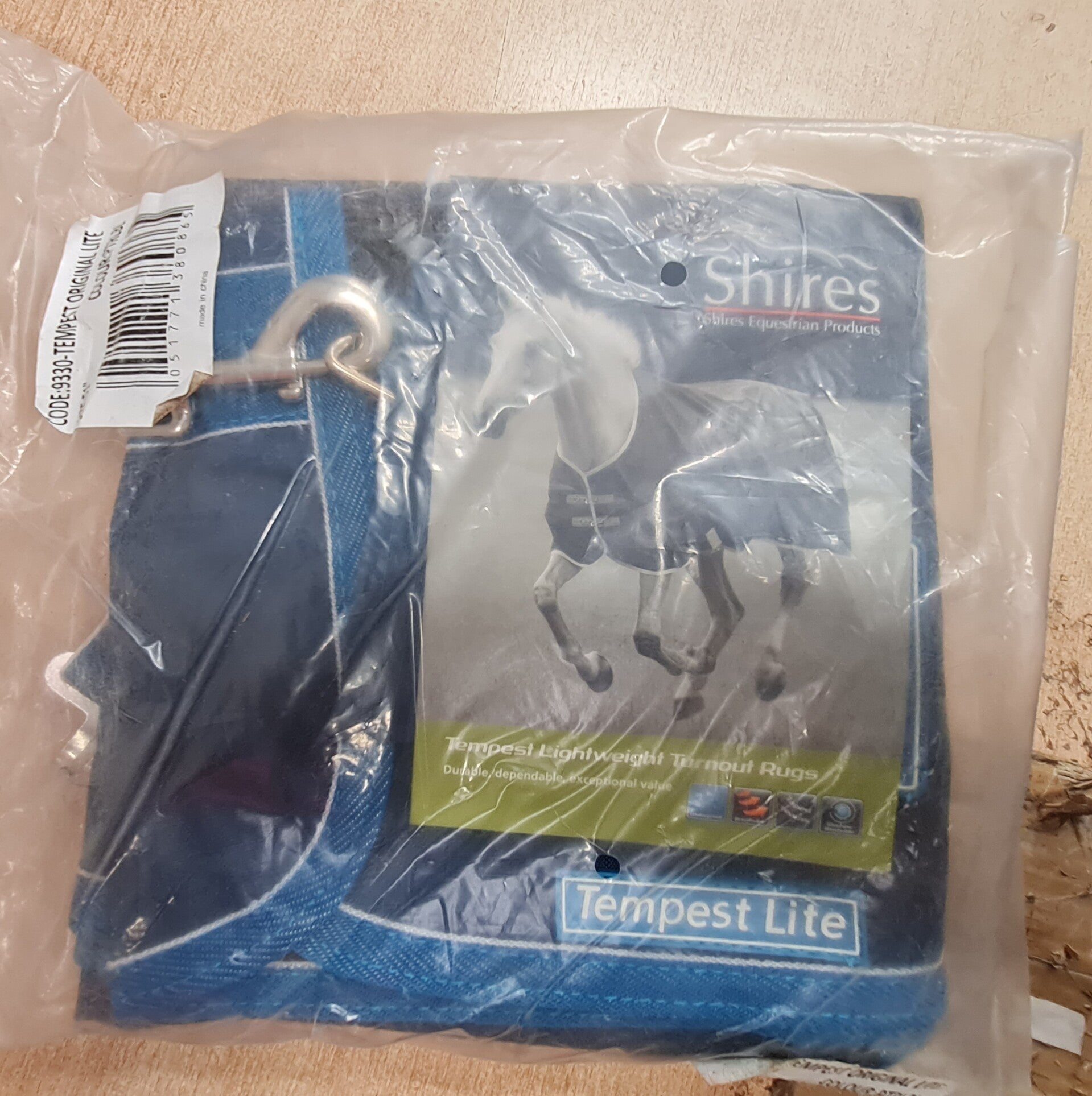 4'3 Shires Tempest 0g fil Standard Neck Turnout Rug  - Bag Tatty
