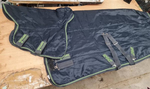 4'9 Horseware Amigo 200g Detachable Neck Stable Rug  - Preloved