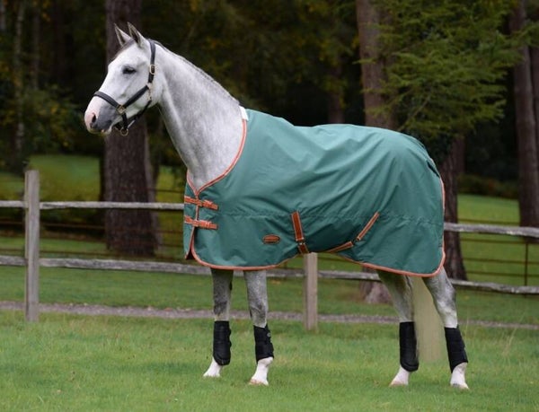 6ft Weatherbeeta Tyro 200g Standard Neck Turnout Rug
