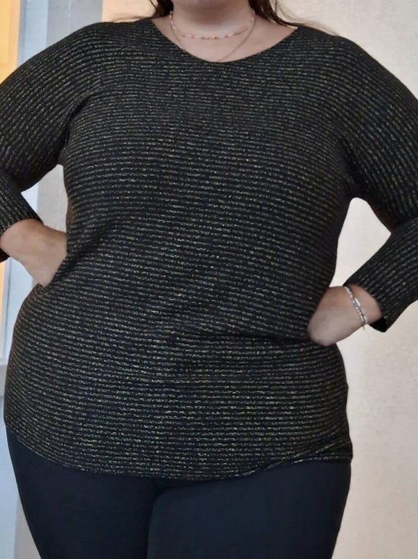 GEBREIDE TRUI MET GOUDEN STREPEN