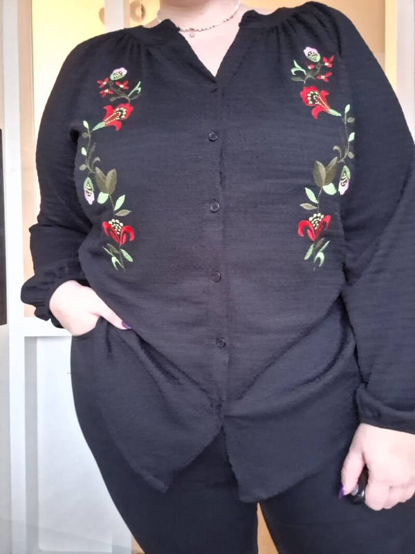 BLOUSE MET BLOEMEN - ZWART