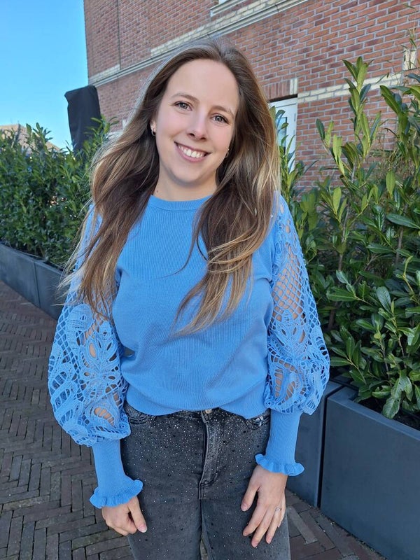 TRUITJE MET OPENGEWERKTE MOUWEN - BLAUW