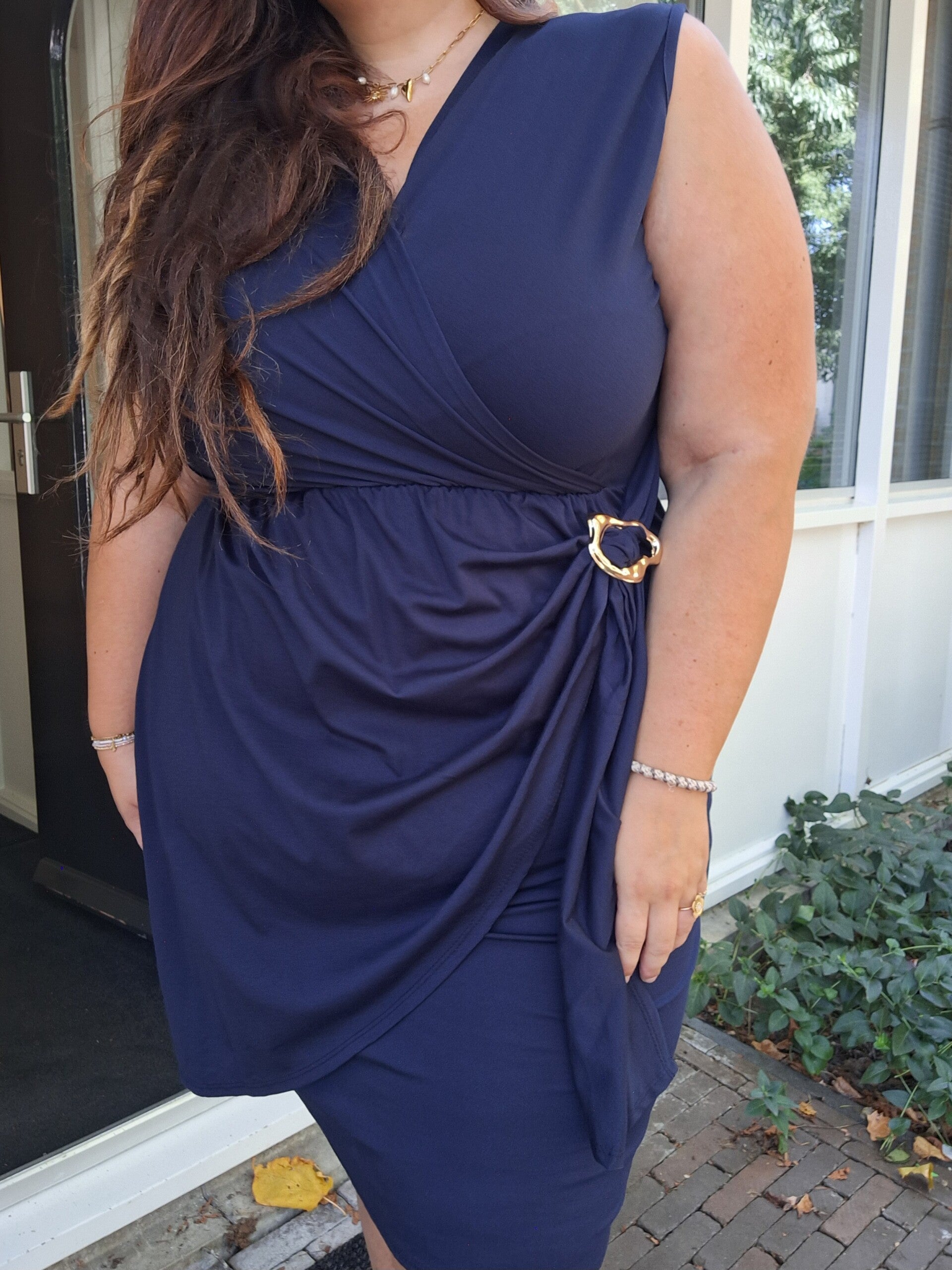 JURKJE MET GESP EN GEPLOOIDE OVERSLAG - DONKERBLAUW