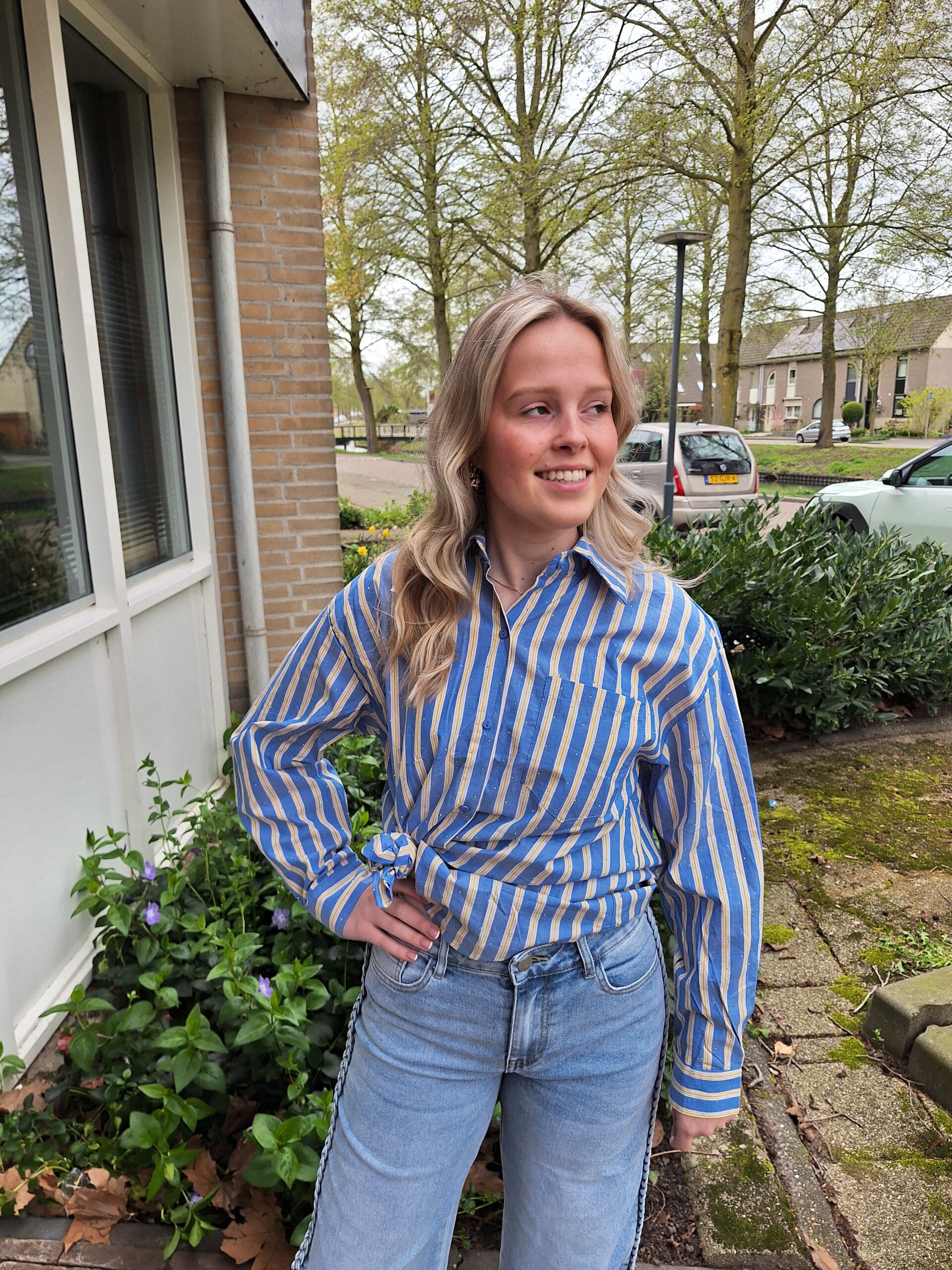 GESTREEPTE BLOUSE MET STRASS - BLAUW/GEEL