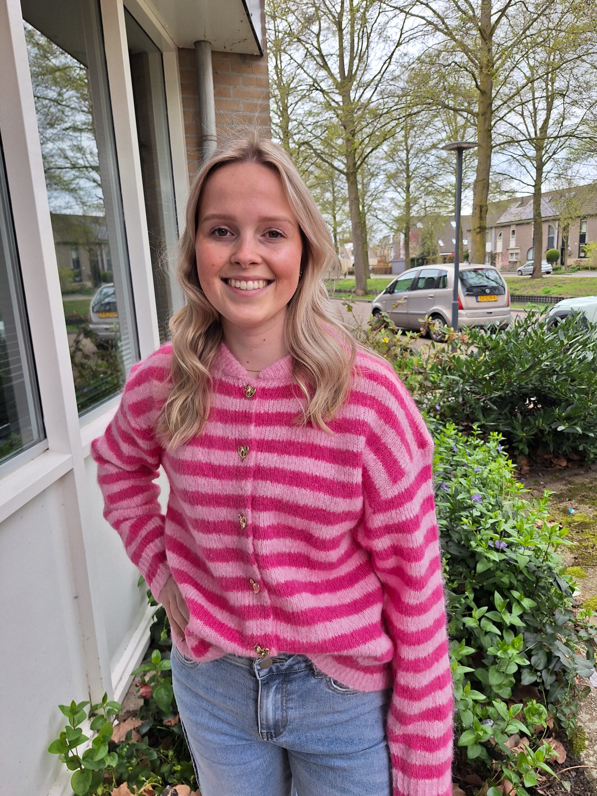 GESTREEPT VESTJE MET HARTJESKNOPEN - FUCHSIA/ROZE
