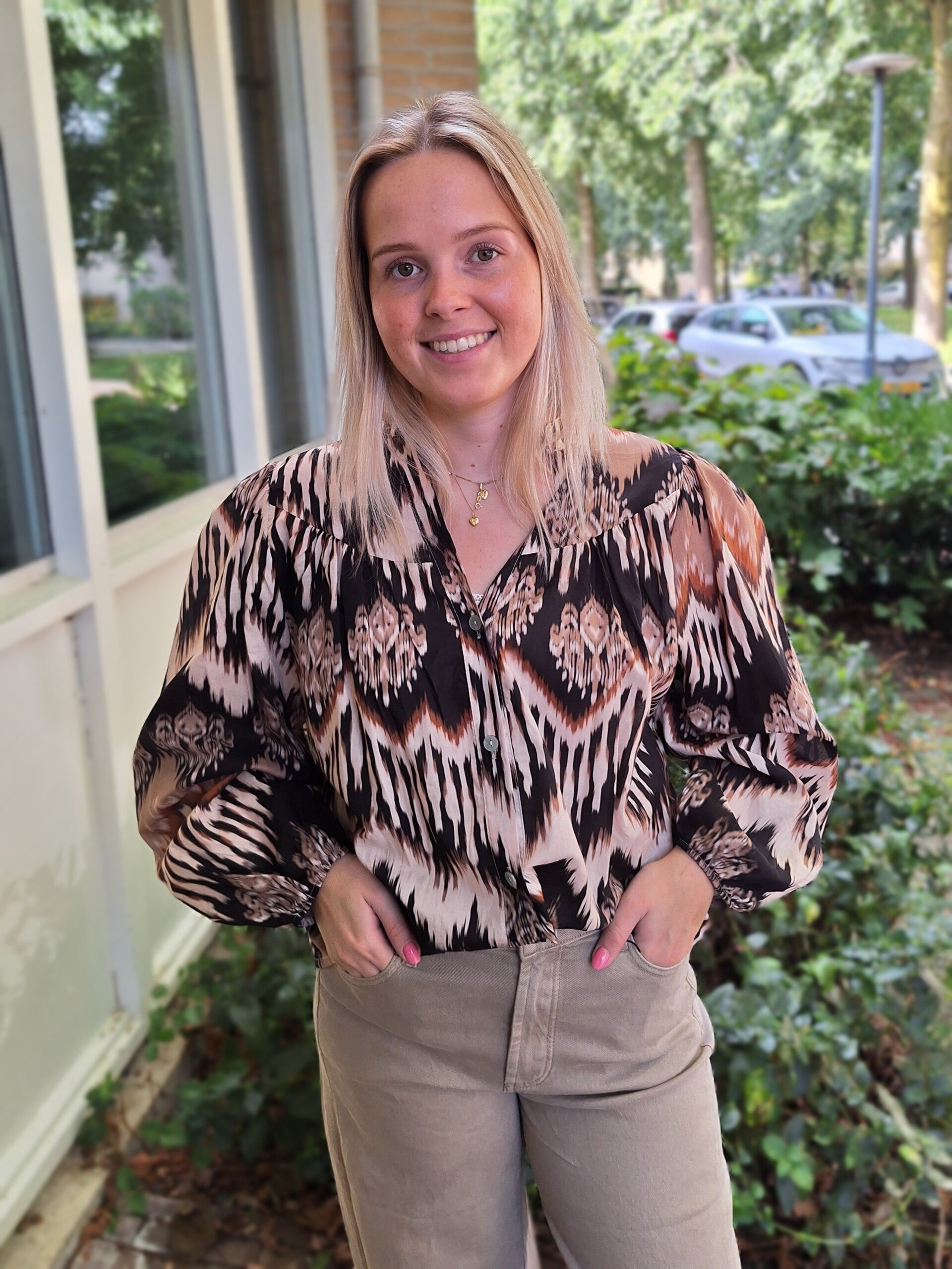 BLOUSE MET PRINT - ZWART